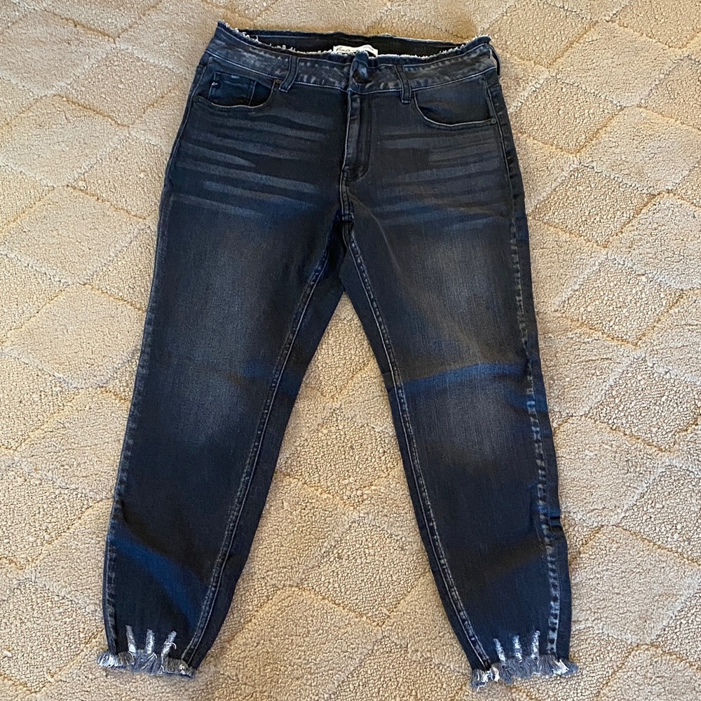 Stylish Dark Wash Cropped Jeans
